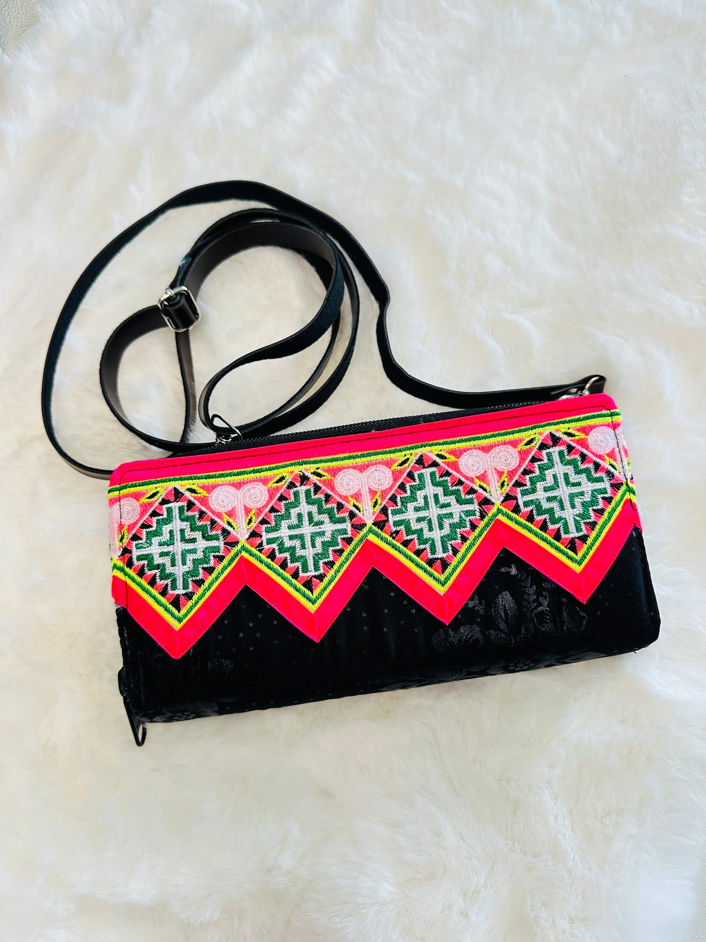 LIVE Niam Tsev Wallet CB - WC6