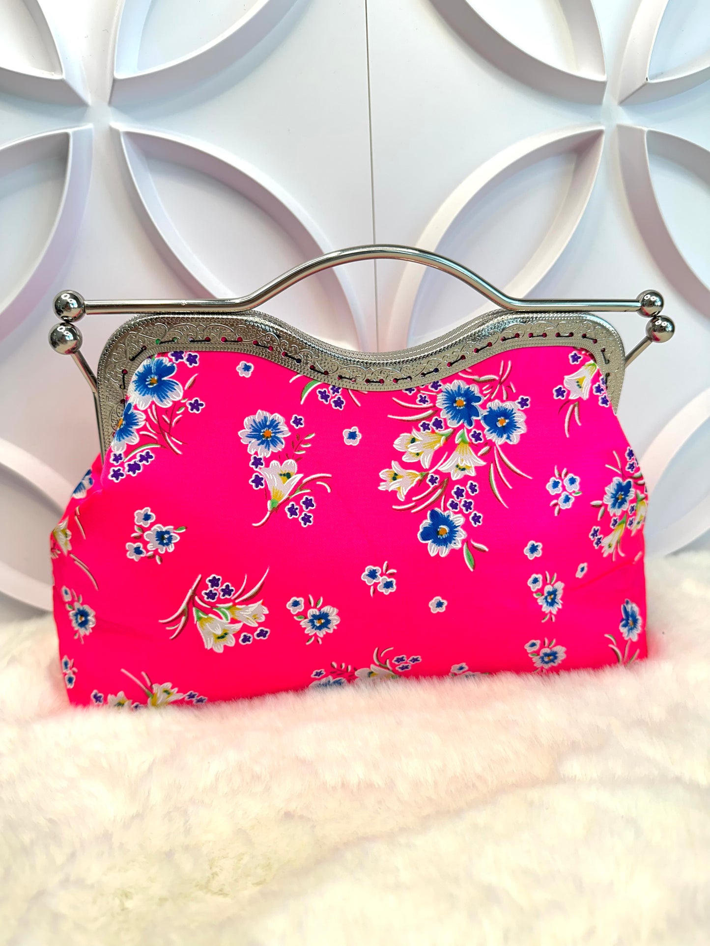 LIVE Lis Loos Hot Pink