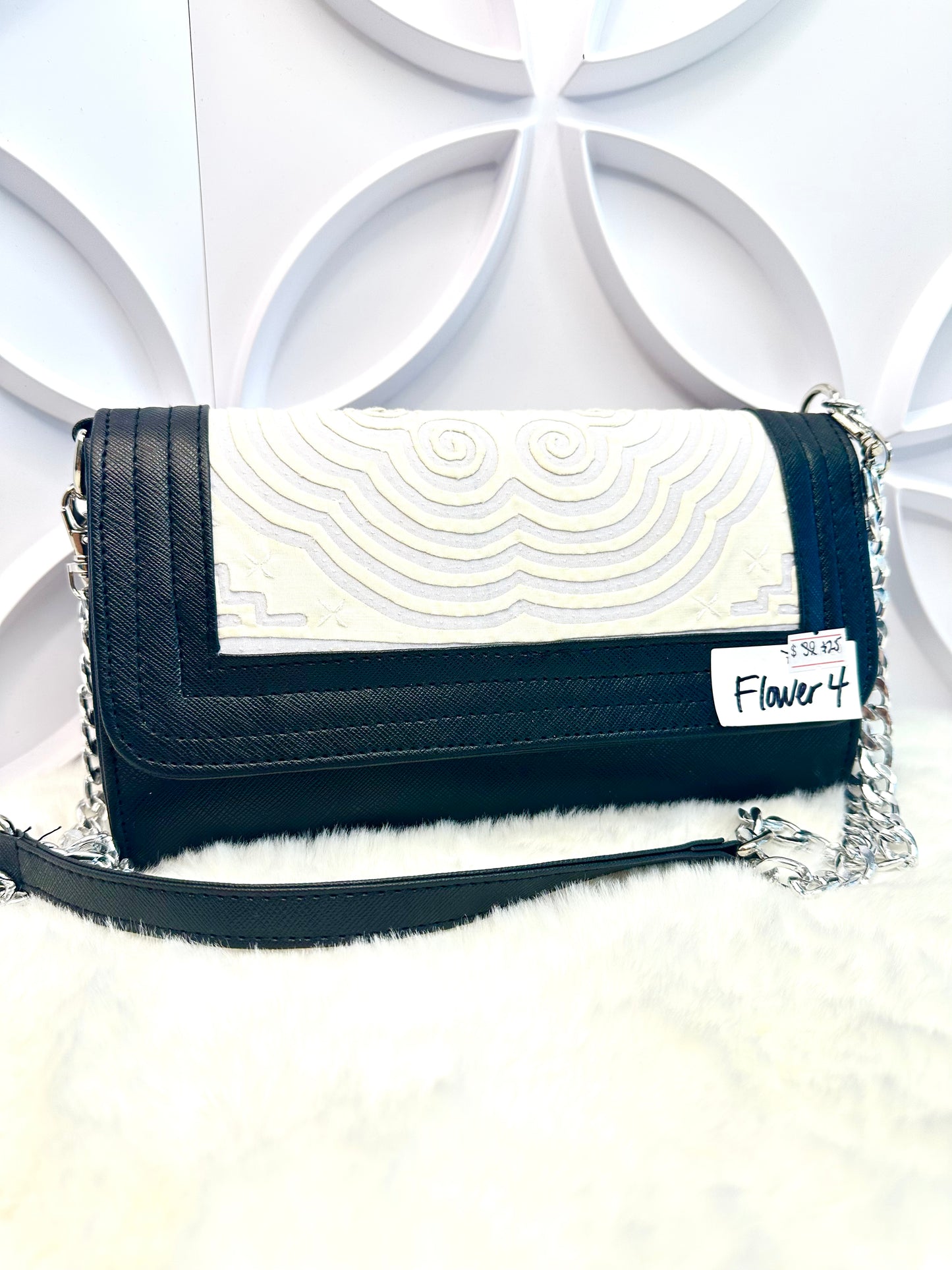 LIVE White Qwj Purse (Flower 4 Flaw)