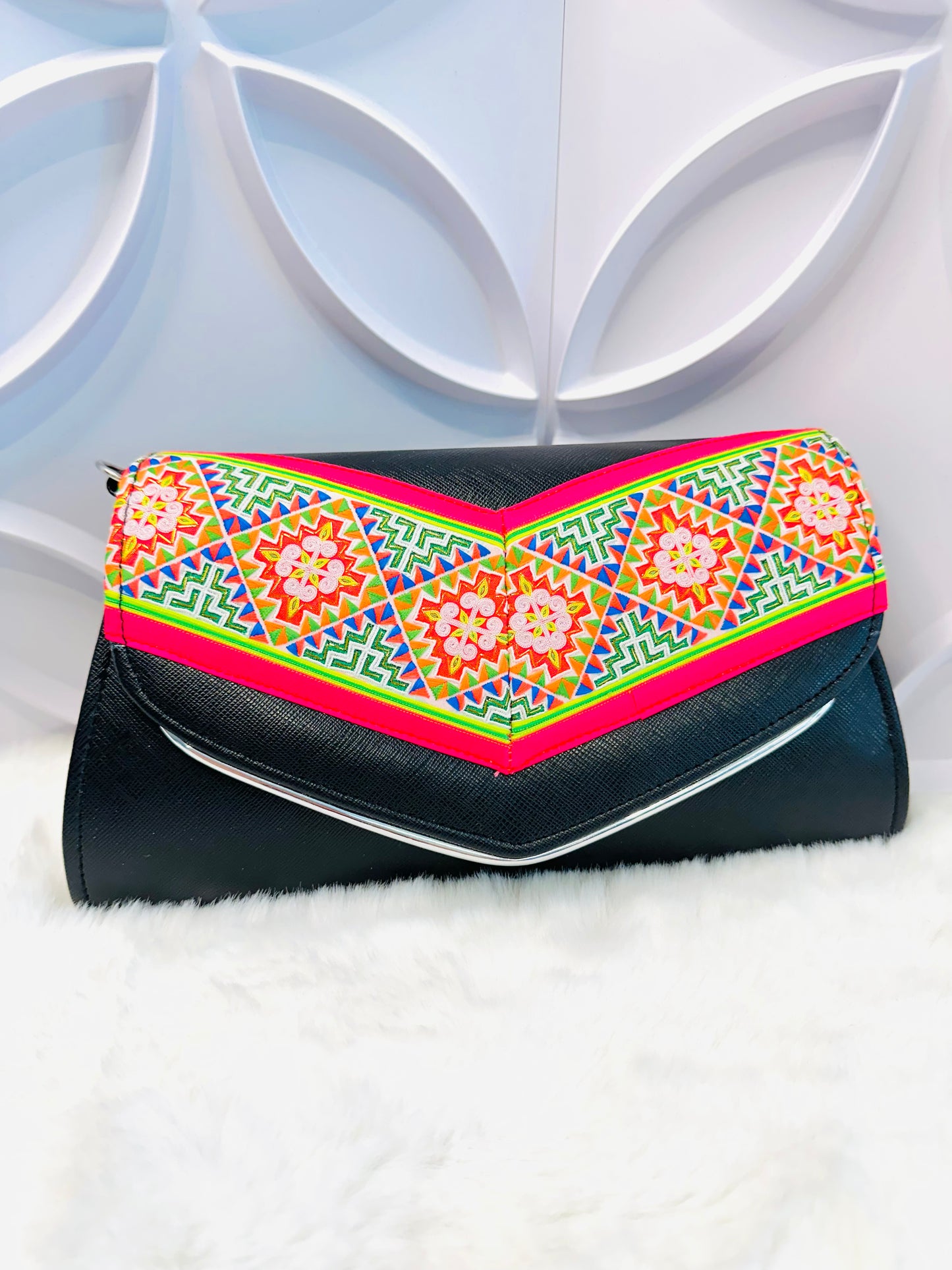 LIVE PNM Envelope Crossbody (H)