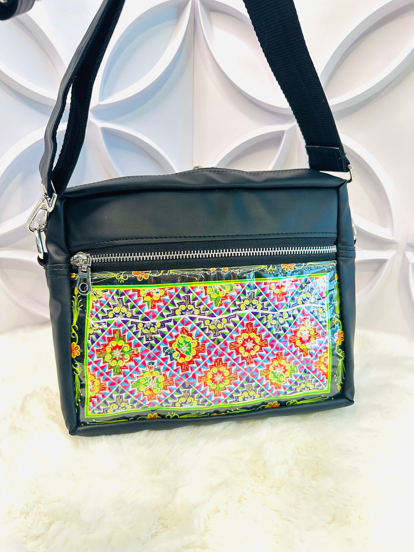 LIVE PNM Messenger Bag