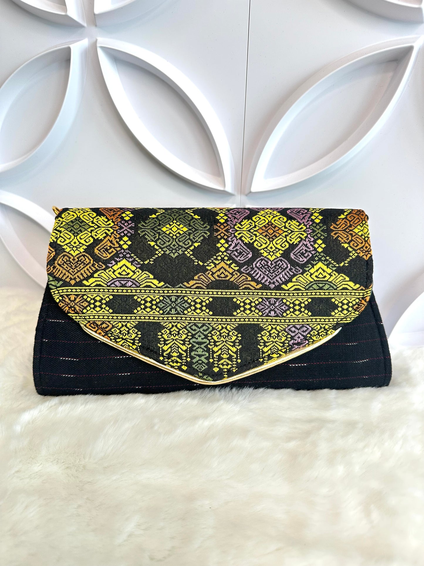 Tiab Plog Envelope Crossbody