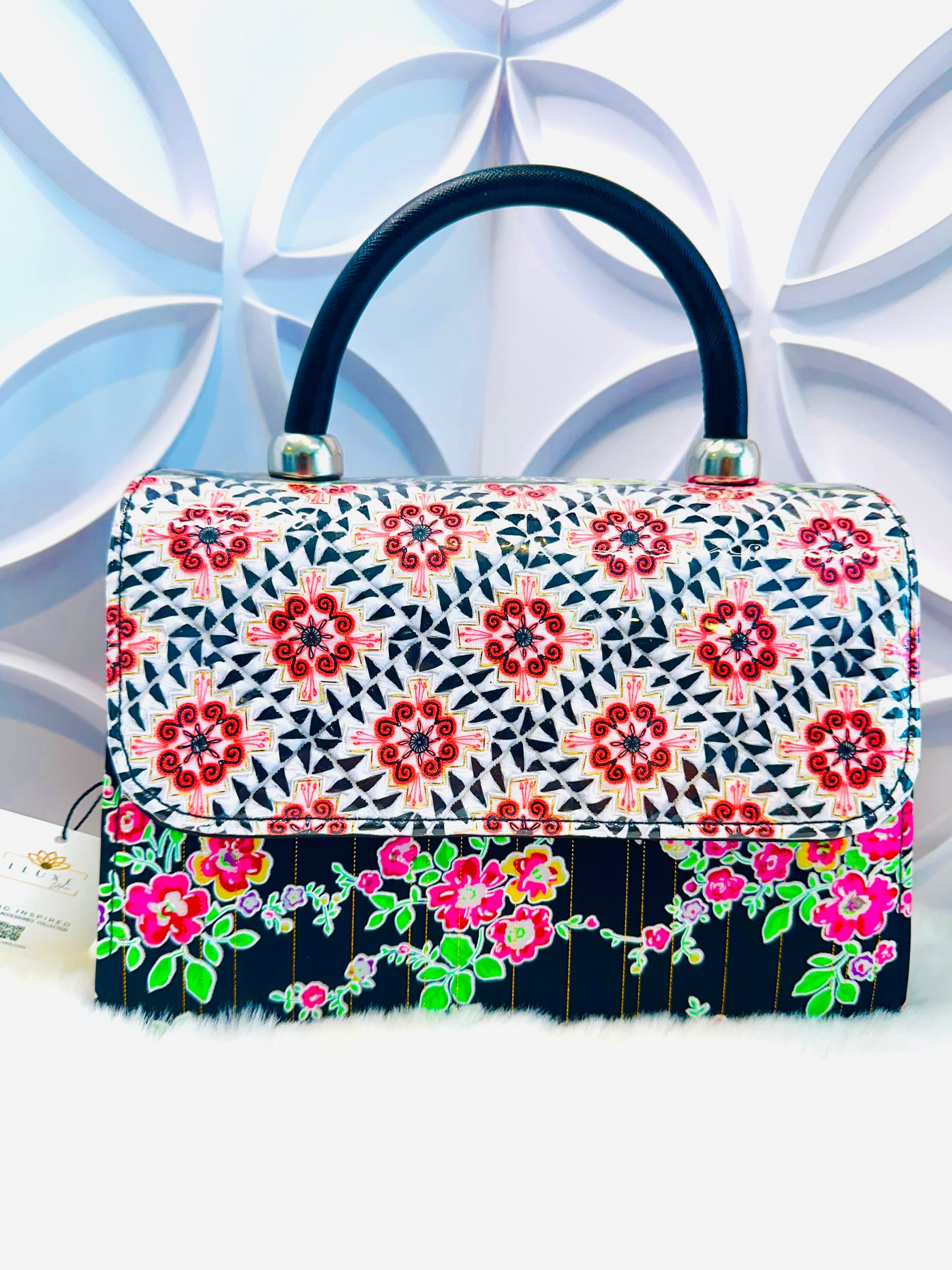 LIVE HNY Season Handbags