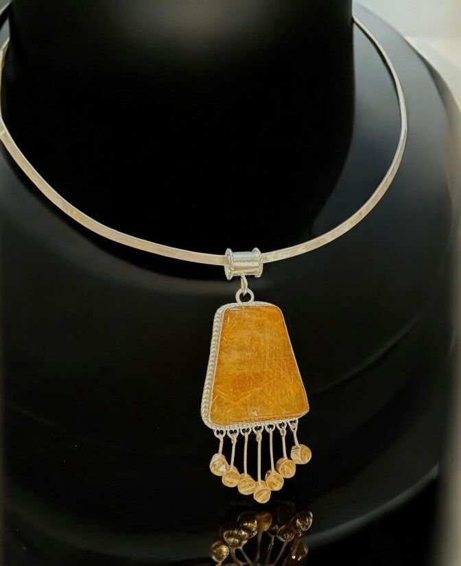 Mai Tong Stone Choker