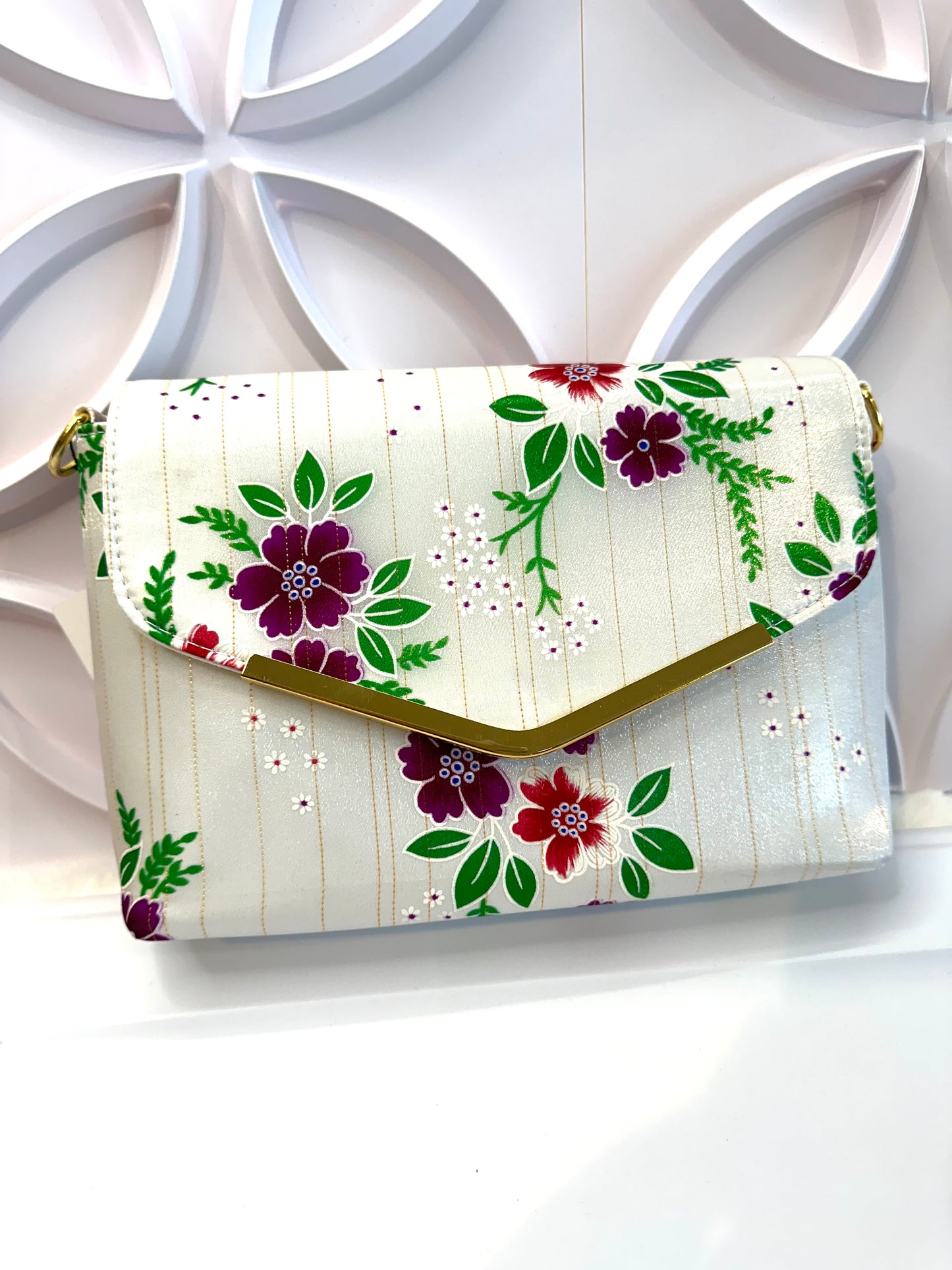 White Lis Loos Envelope Crossbody (Flower)