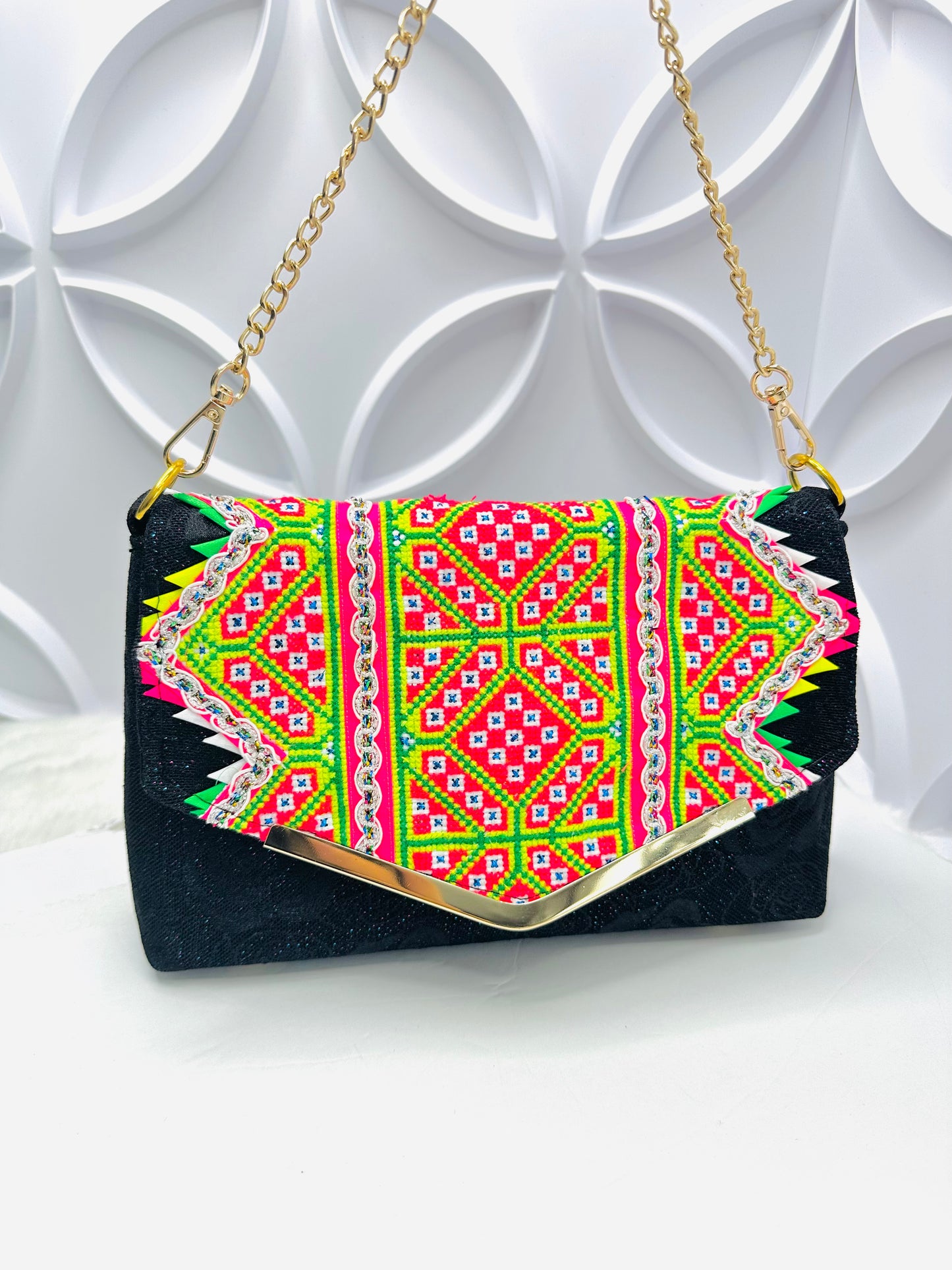 Paj Ntaub Purse - C77