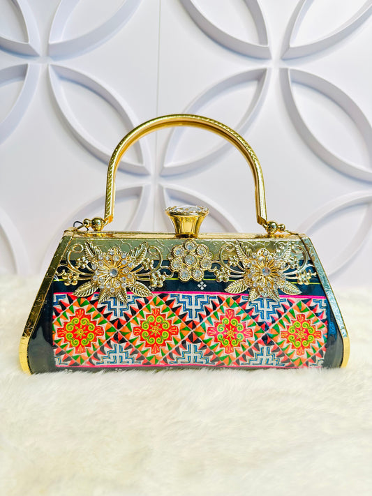 LIVE PNM Petite Poj Nom