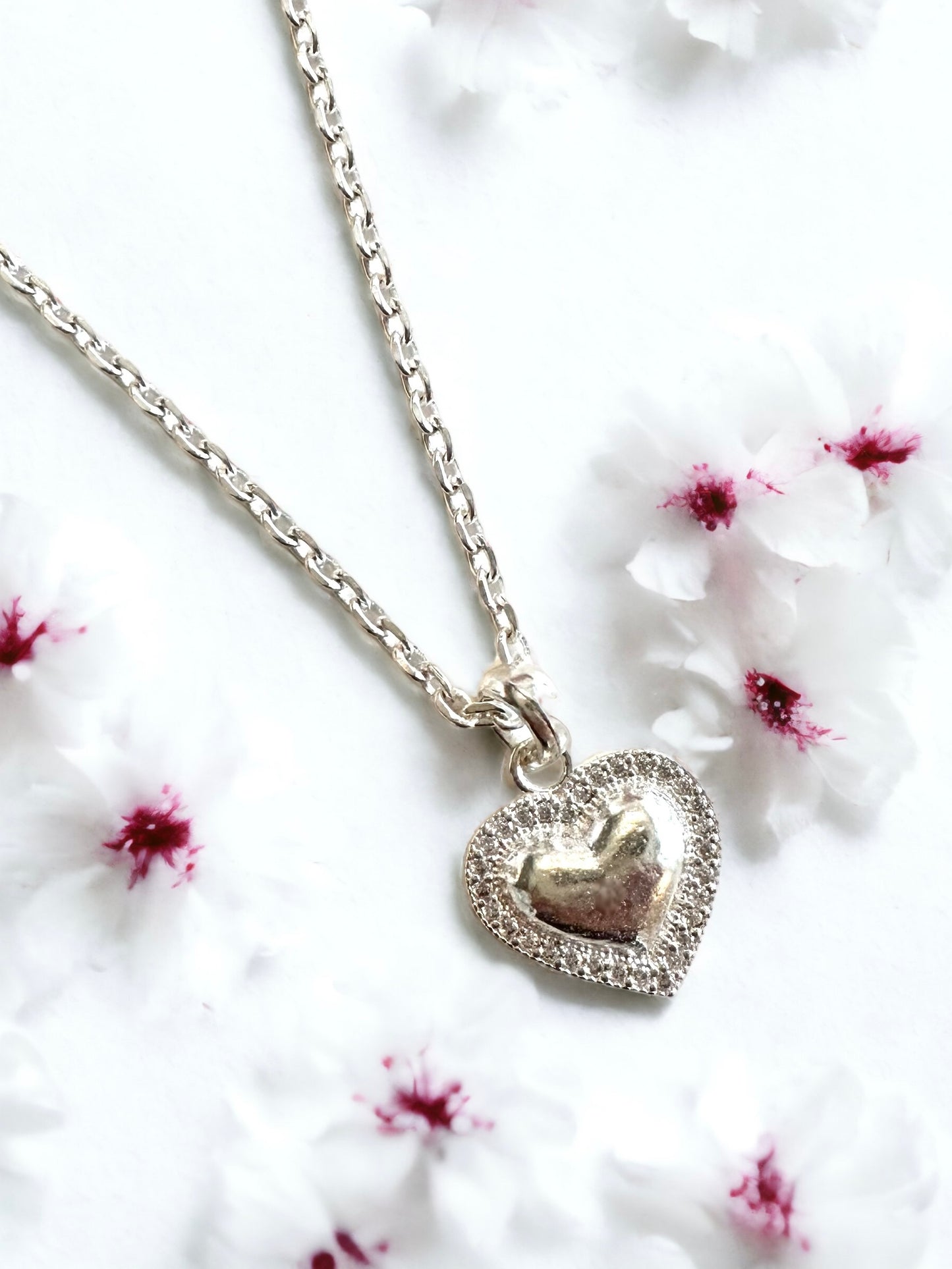 LIVE-Girl Heart Necklace (Silver)