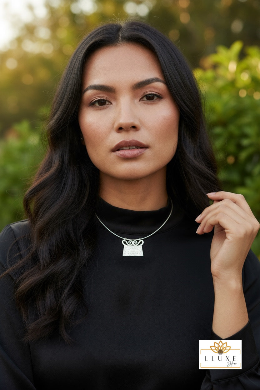 Paj Ntaub Phiaj Choker